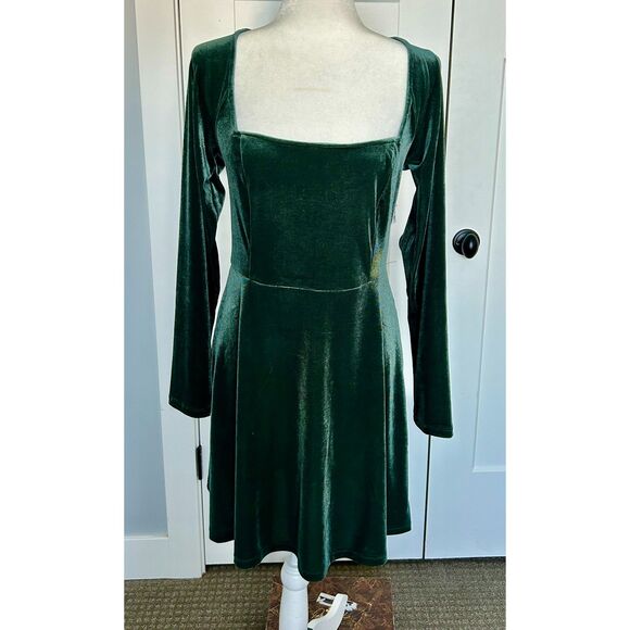 OLD NAVY Fit & Flare Green Velvet Mini Dress Size M, NEW WITH TAGS - Picture 4 of 8